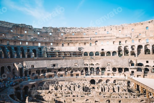 Aperçu: Colosseum background blue sky in Rome, Italy