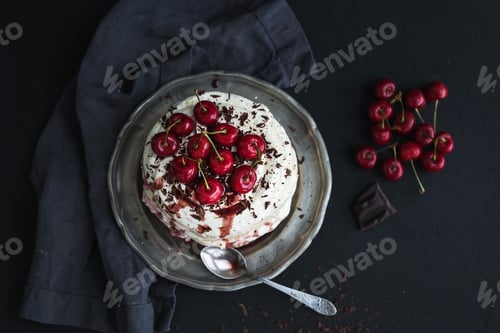 Vorschau: Pavlova cake with fresh cherry, cheese cream and chocolate chips in vintage silver plate