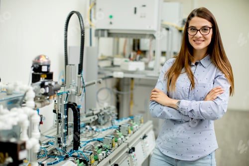 Preview: Young woman in electronic workshop