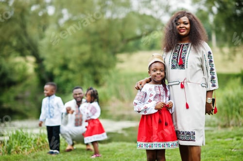 Preview: African family in traditional clothes
