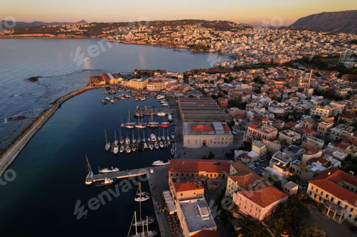 Vista previa: Cityscape of Chania at sunset. Crete, Greece.