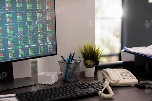Preview: Computer monitor with financial analysis software