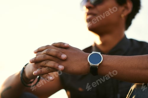 Preview: Close-up of a man hand with smart watch