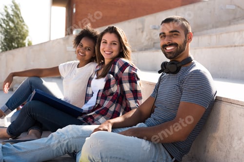Preview: Group of students in Campus