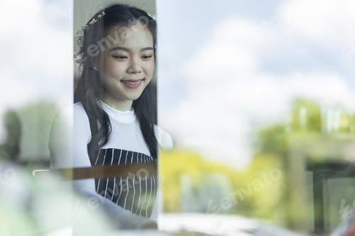Preview: Stop by for homemade delicious bread! Portrait of asian young entrepreneur woman embracing work in h