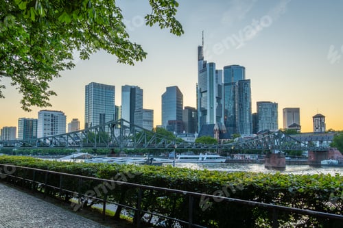 Vista previa: Frankfurt am Main Downtown City Skyline at Sunset. Hesse, Germany