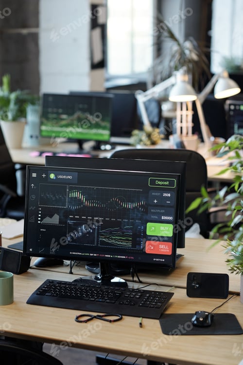 Preview: Computer monitor with graphic online information