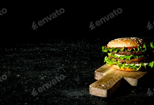 Preview: Burger with beef and vegetables.