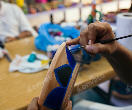 Preview: mexican artist painting pottery
