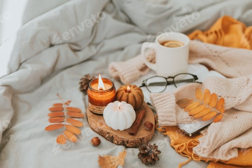 Preview: Burning candle shape of pumpkin and candle in amber jar.