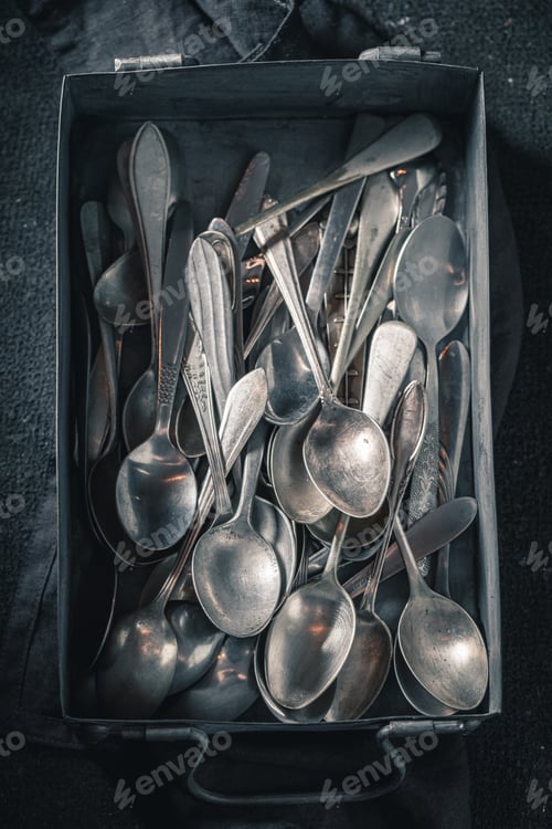 Preview: Old vintage spoons in a rustic box