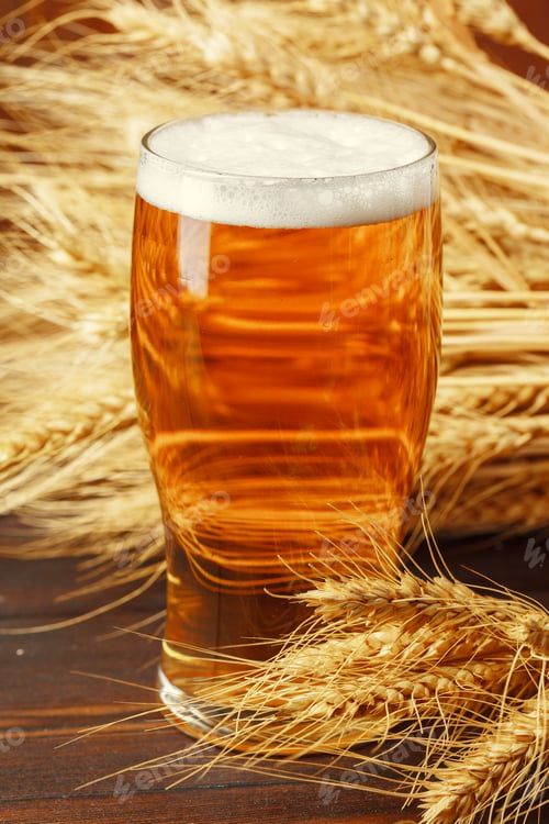 Preview: Glass beer on wood background