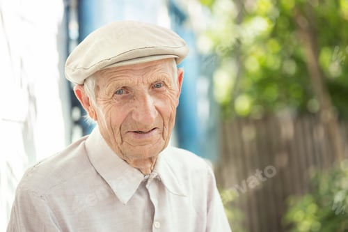 Preview: portrait of senior man