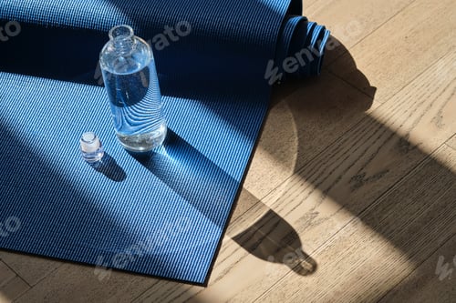 Preview: Reusable glass water bottle on yoga mat.