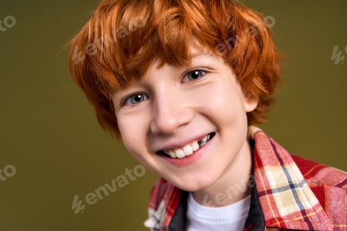 Preview: Charming little boy radiates joy with fashionable flair in vibrant setting