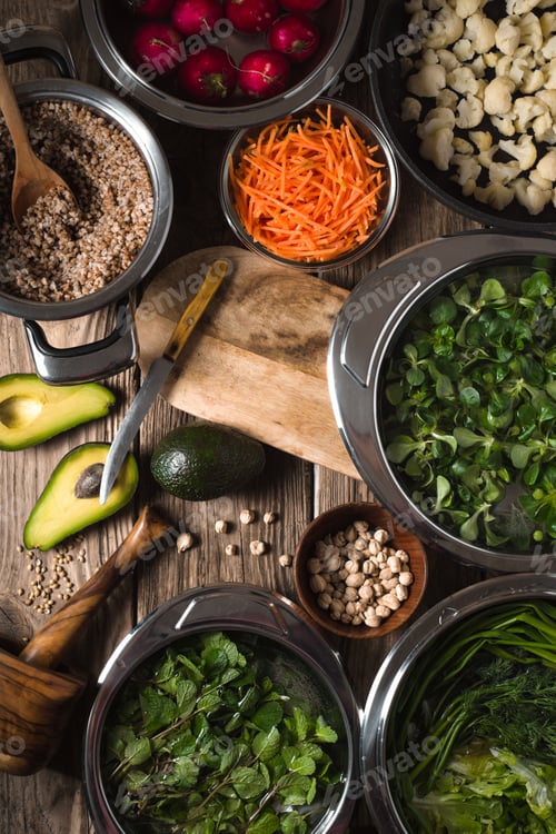 Preview: Vegetables in a bowl, chickpeas, avocado halves on the table