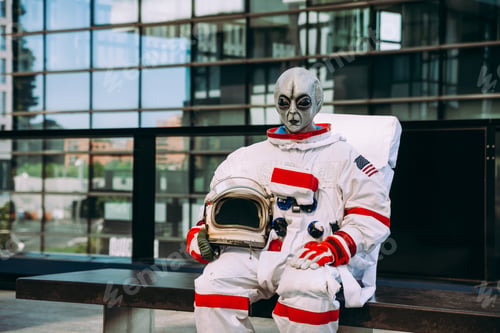 Preview: alien spaceman in a futuristic station