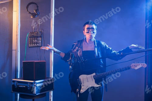 Preview: Rock guitarist doing i dont know sign