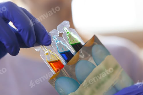 Preview: Woman holding colored dyes for easter eggs in her hands