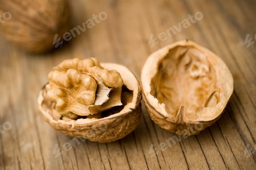 Preview: Open walnut