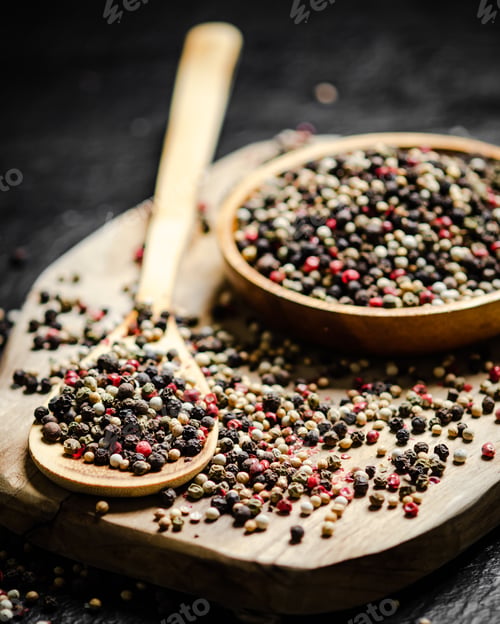 Preview: Peppercorn on rustic background.