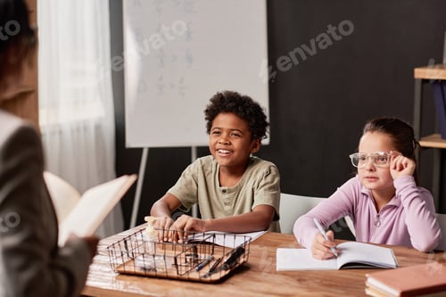 Preview: Multi-ethnic kids at lesson
