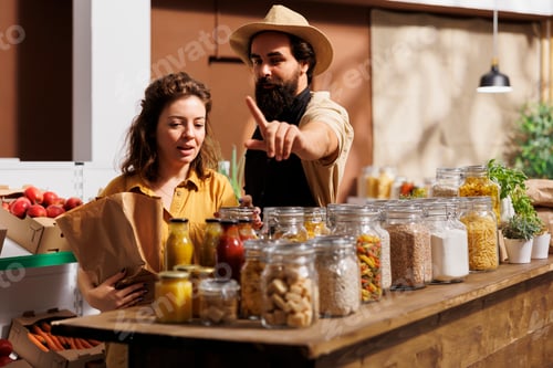 Preview: Zero waste store owner helps client