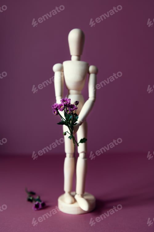 Preview: Wood man holding flowers
