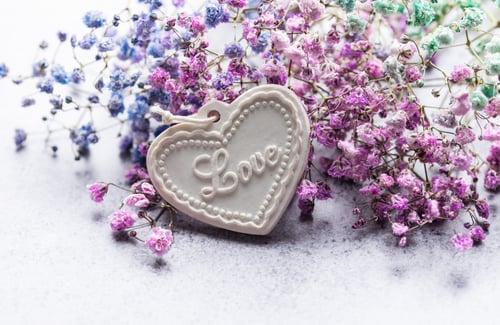 Preview: Heart and bouquet of beautiful gypsophila