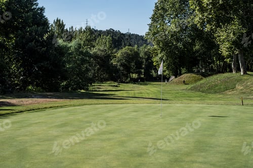 Preview: Empty golf field meadow