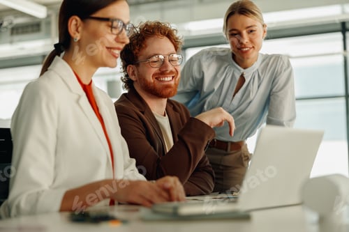 Vorschau: Verbesserung der Teamzusammenarbeit in einem modernen Büro für maximale Effizienz und Engagement