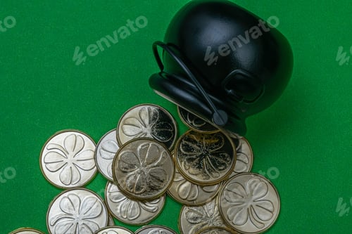Preview: Black pot and golden coins with clovers