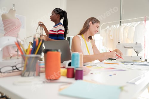 Preview: Women working together Small business