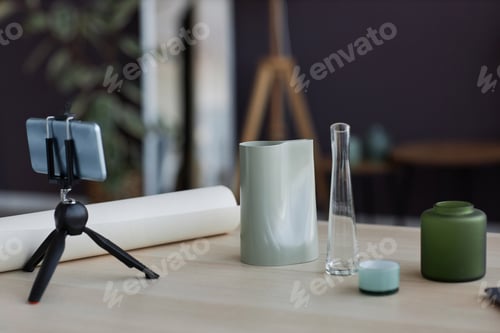 Preview: Workplace of craftsperson with smartphone on tripod and vases