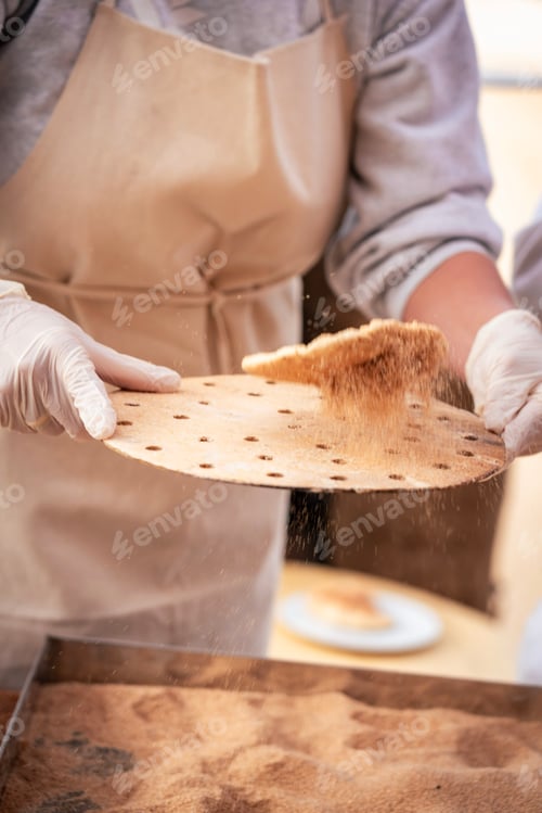 Preview: Photo from Hurghada in Egypt showing woman making Egyptian bread