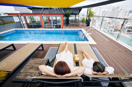 Preview: Relaxing in spa hotel