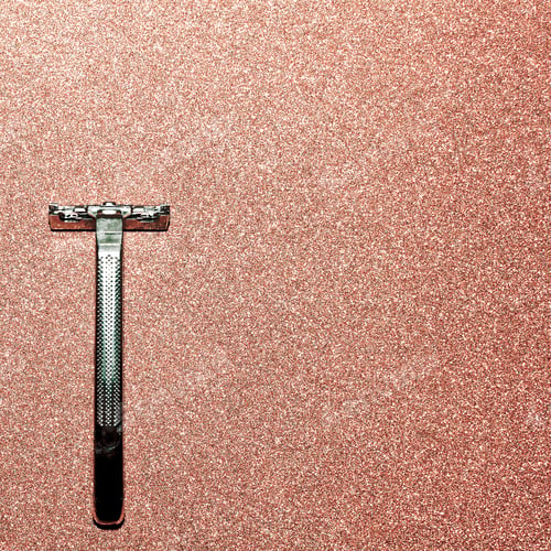 Preview: Razor on a gold background. Minimal