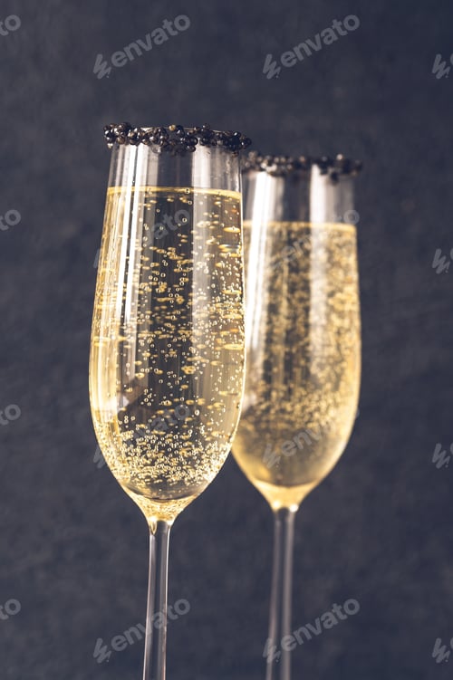 Preview: Flutes of champagne