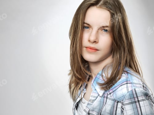 Preview: Close up of smiling teenage girl