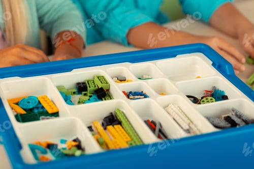 Preview: Bright construction set standing in front of pupils