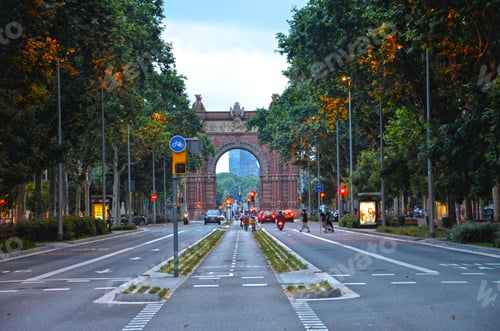 Preview: The road to the Arc de Triomphe in Barcelona in the evening