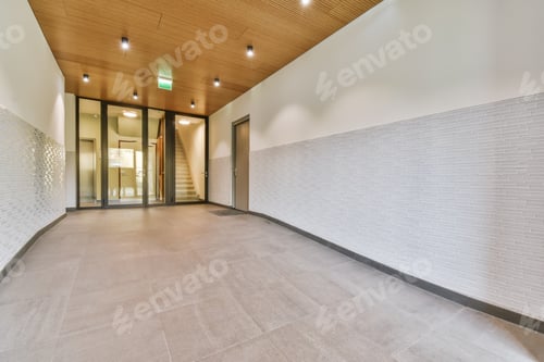 Preview: Entrance hall in white tones