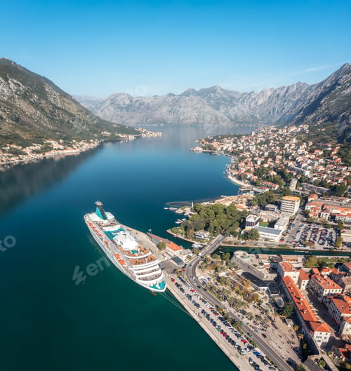 Preview: Picturesque town of Kotor with beautiful coastline