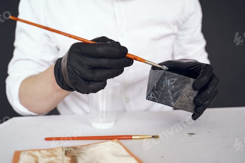 Preview: Man in a white shirt works with a cement