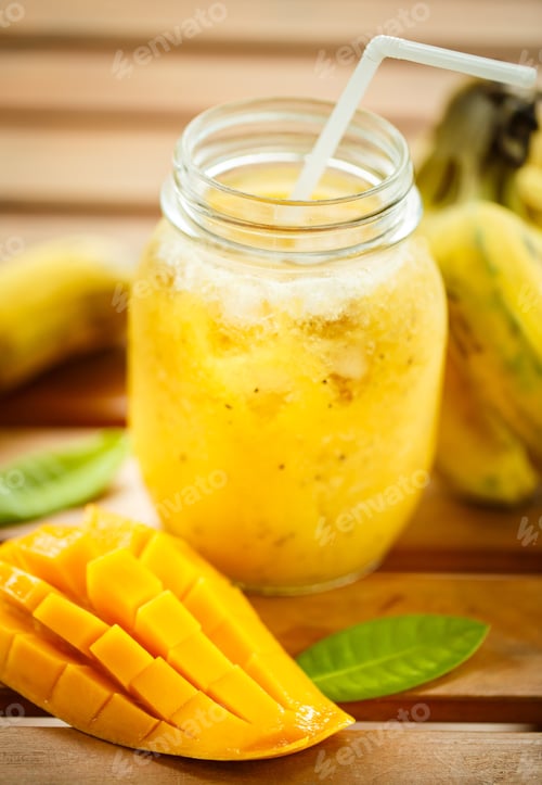 Preview: Smoothies mango and banana in a glass jar