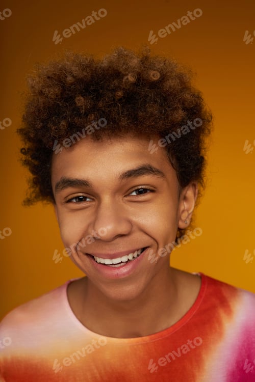 Preview: Face of cute smiling teenage boy in trendy t-shirt looking at you