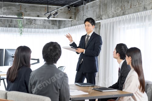 Preview: Businessman training new employees in the office