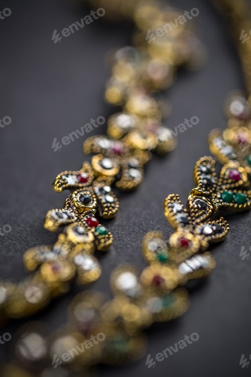 Preview: Female precious decoration