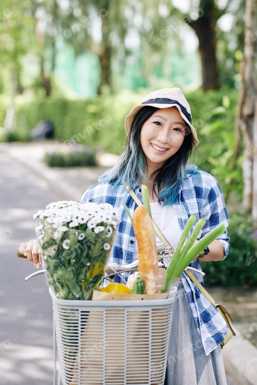 Preview: Pretty Chinese woman with bicycle