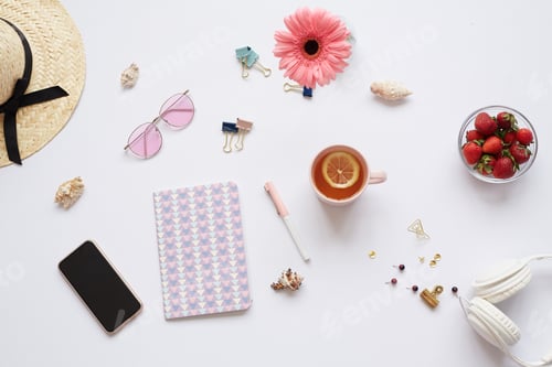 Preview: Workplace of romantic designer